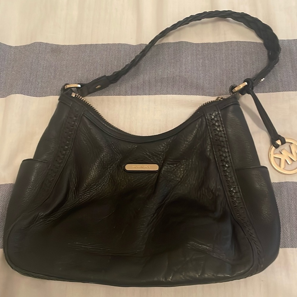 Black Michael Kors shoulder hand bag